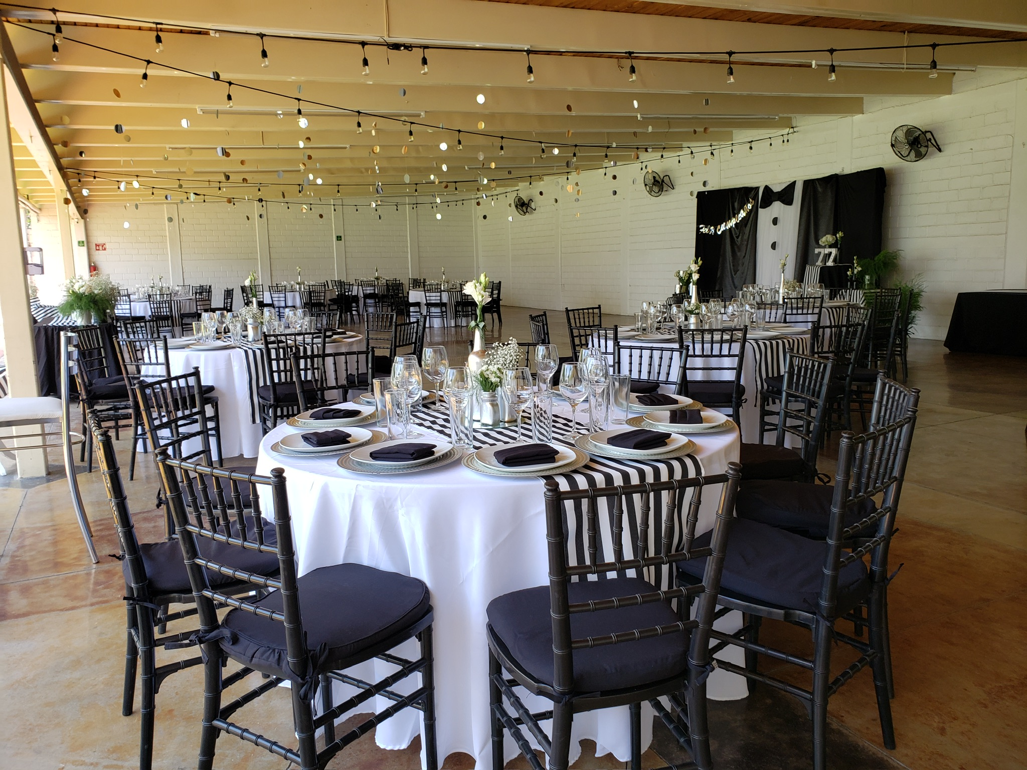 Cumpleaños de adultos en salón de eventos